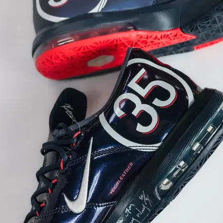 【2026年発売予定】パリ・サンジェルマン × ナイキ KD 6 ホワイト/カレッジ ネイビー-グローバル レッド-ハイパー ロイヤル(IU0593-100)