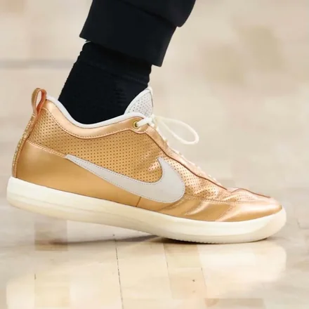 【非売品】デビン・バッセル × ナイキ ブック 2 PE "ゴールド"