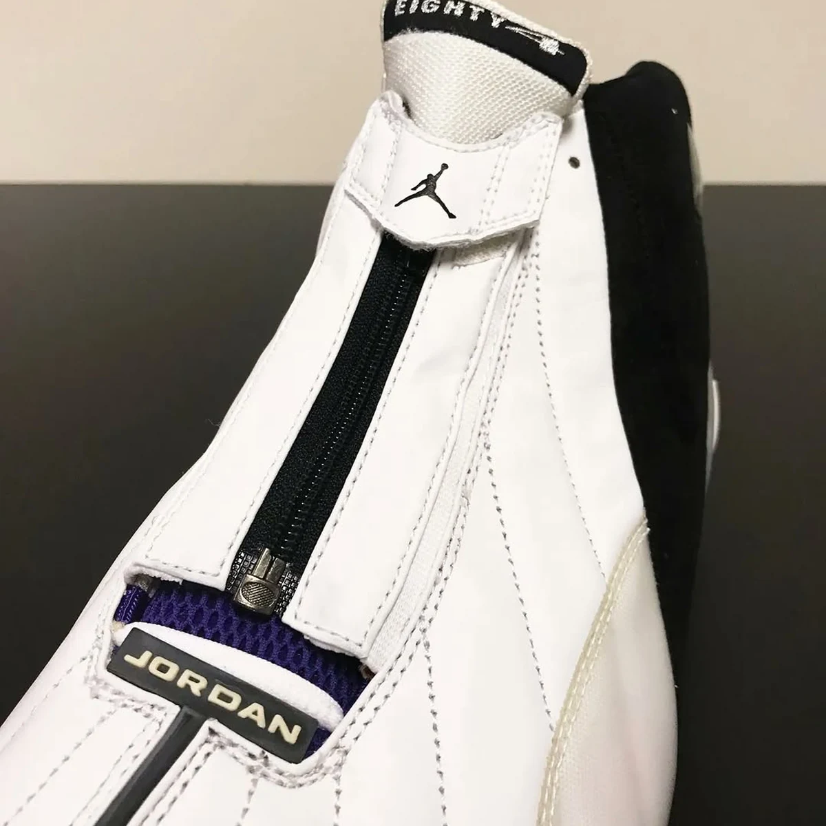 【2027年発売予定】ランディ・モス × ジョーダン スーパー フリーク "OG" ホワイト/ブラック/バーシティ パープル(JA7049-100)