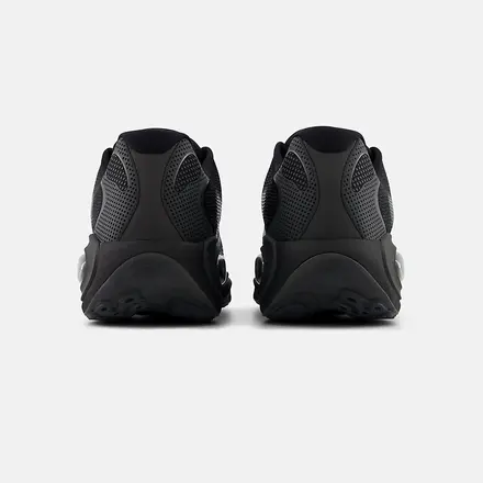 【海外発売中】ニューバランス AC ランナー ブラック/ブラックセメント/ブラックメタリック(MACR13XO)