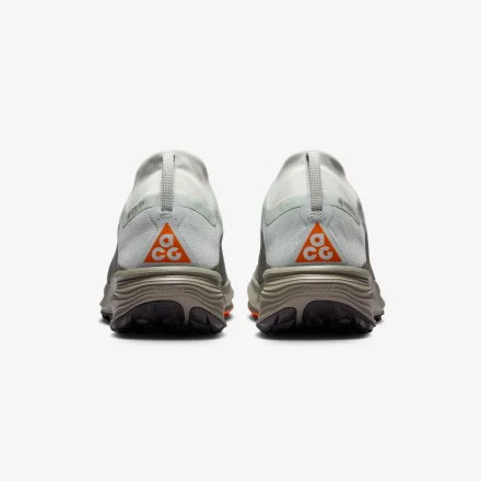 【国内8月1日発売予定】ナイキ ACG ペガサス トレイル GORE-TEX ライトシルバー/ライトアーミー/セーフティオレンジ/ライトシルバー(IQ1084-003)