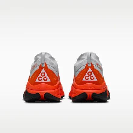 【海外7月16日発売開始】ナイキ ウィメンズ ACG ゼガマ トレイル GORE-TEX ライトシルバー/セーフティオレンジ/ブラック/サミットホワイト(IO7933-002)