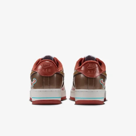 【国内10月17日発売予定】NIGO × J-HOPE/BTS × ナイキ エア フォース 1 LOW '01 "バーント サンライズ & メタリック ゴールド"(IO8766-800)