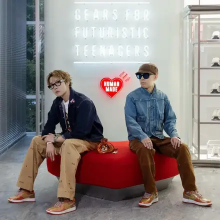 NIGO × J-HOPE/BTS × ナイキ エア フォース 1 LOW '01 "バーント サンライズ &amp; メタリック ゴールド"(IO8766-800)