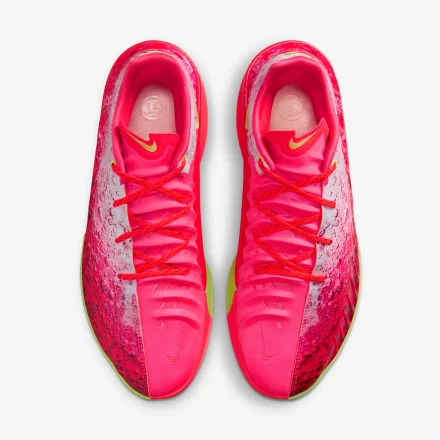 【米国8月6日発売開始】ペイジ・ベッカーズ × ナイキ G.T. カット 4 PE “シャーリー バケッツ”(IX2111-600)