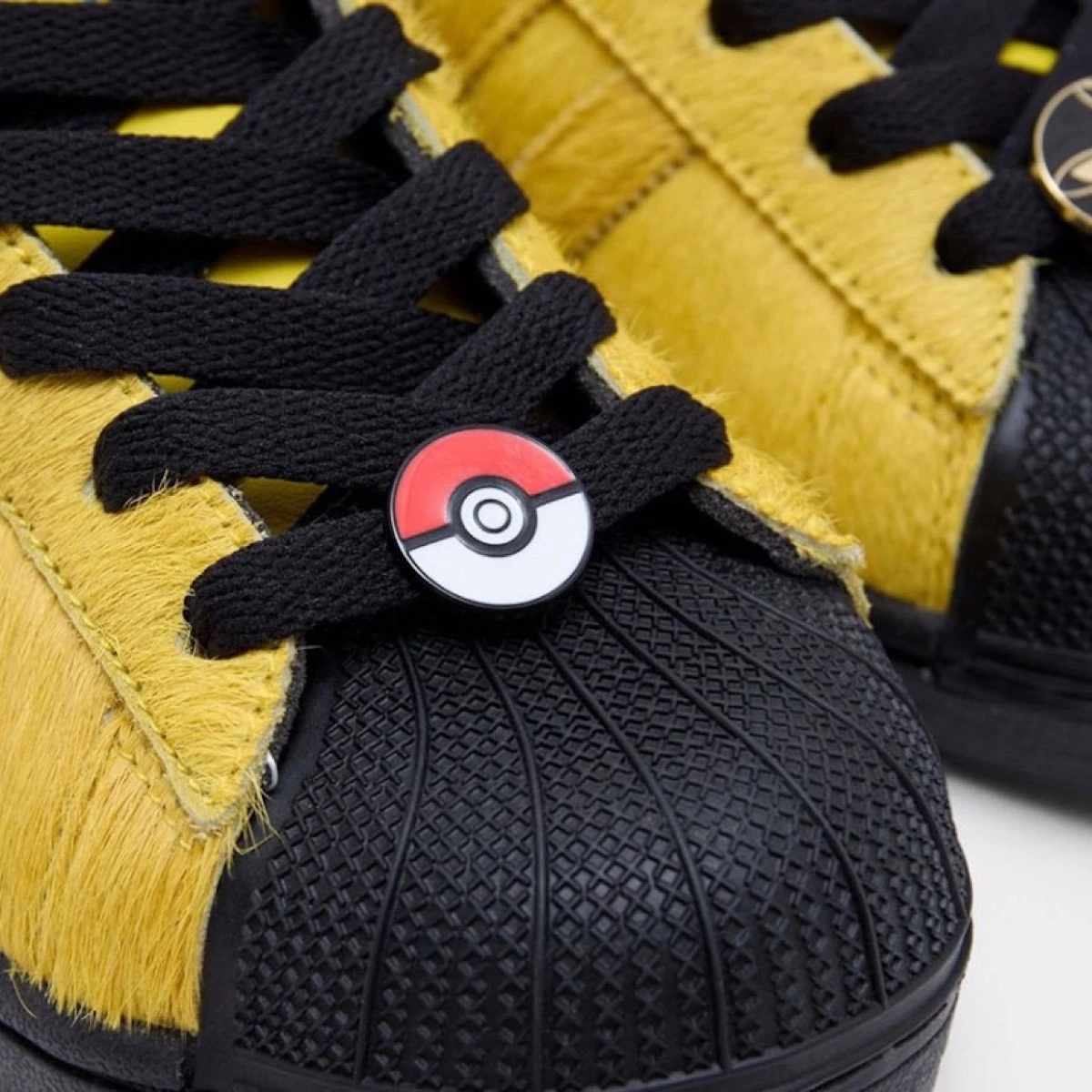 【2026年発売予定】ポケモン × アディダス オリジナルス プロモデル "ピカチュウ"