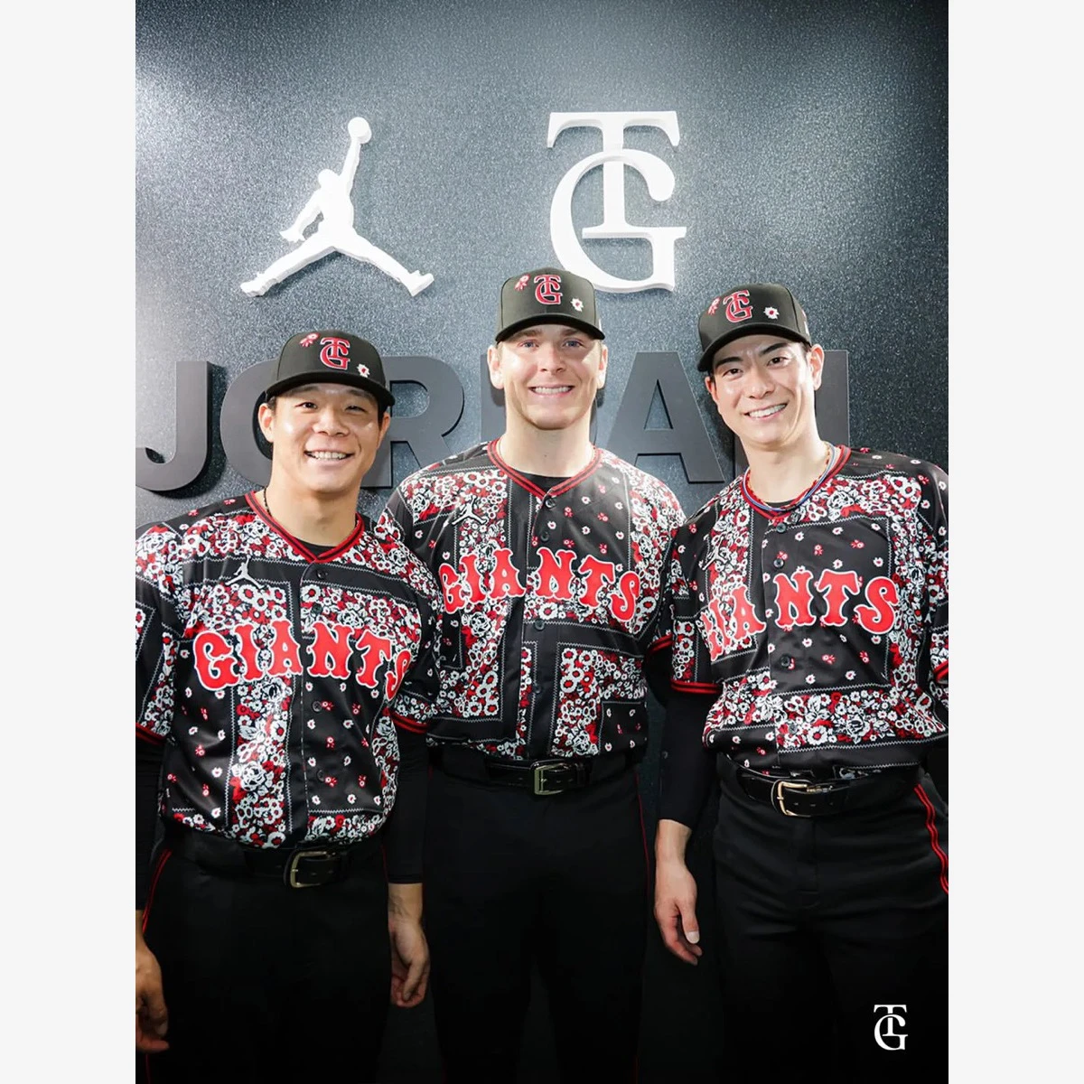 【非売品】読売ジャイアンツ × ナイキ エアジョーダン 11 "フローラル" クリート PE