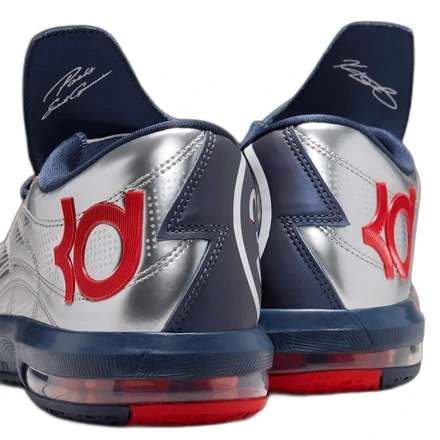 【海外9月18日発売予定】パリ・サンジェルマン × ナイキ KD 6 メタリックシルバー/カレッジ ネイビー-グローバル レッド-ホワイト(IU0593-001)