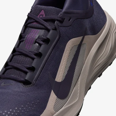 【国内10月1日発売予定】ナイキ ACG ペガサス トレイル GORE-TEX グリッドアイアン/クリーム II/レーサーブルー(IQ1084-005)
