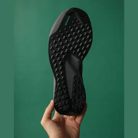 【海外9月17日発売予定】アップ ゼア アスレチックス × アディダス アディゼロ エヴォ SL ATR ブラウン/ブラック/ダーク グレー/グリーン
