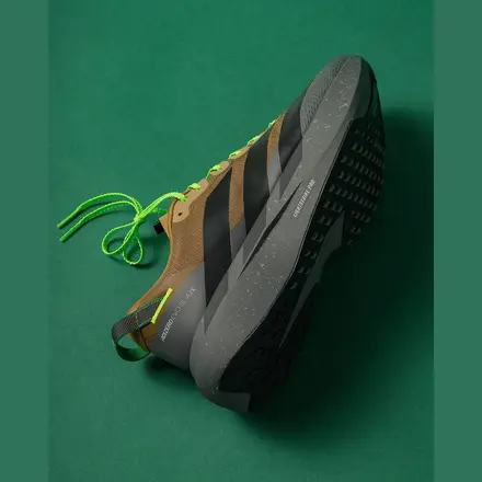 【海外9月17日発売予定】アップ ゼア アスレチックス × アディダス アディゼロ エヴォ SL ATR ブラウン/ブラック/ダーク グレー/グリーン