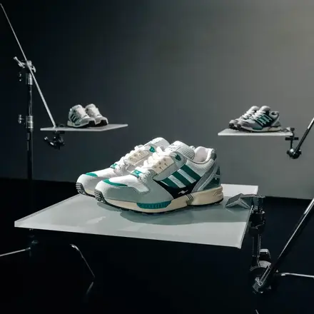 【海外9月26日発売予定】オーバーキル × アディダス コンソーシアム ZX 8000 "ザ ミッシング リンク" フットウェアホワイト/オニキス/エキップメントグリーン(KH7166)