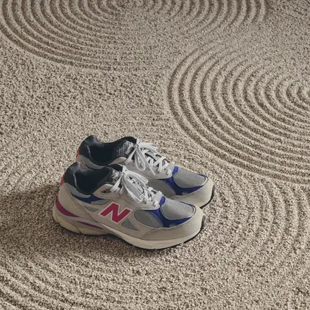 【国内10月2日発売予定】キス × ユナイテッドアローズ&サンズ × ニューバランス 990V3 2色