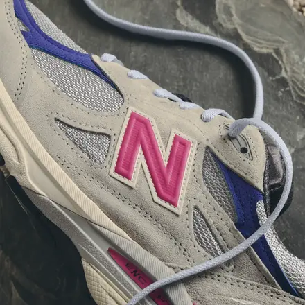 【国内10月2日発売予定】キス × ユナイテッドアローズ&サンズ × ニューバランス 990V3 2色