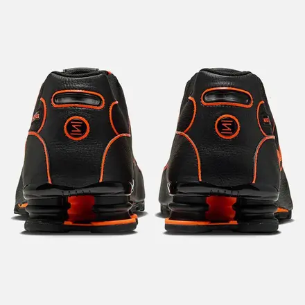 【国内10月発売予定】 ナイキ ショックス NZ ブラック/トータル オレンジ(IQ8263-006)