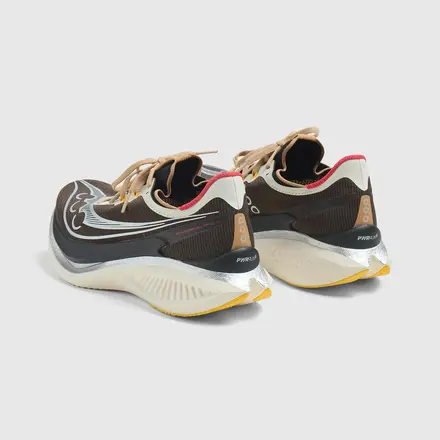 【海外10月15日発売予定】 ハイスノバイエティ × サッカニー エンドルフィン プロ 5 ブラウン(S101940-1001)