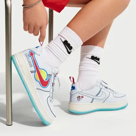 【国内11月2日発売予定】レゴ × ナイキ エアフォース 1 ロー LV8 "アストロノート" GS(IU2551-100)