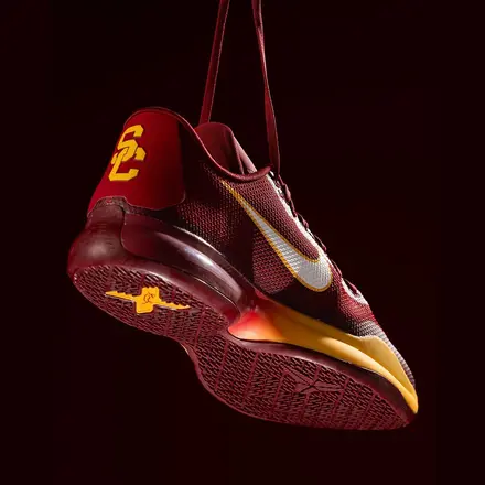 【非売品】ナイキ コービー 10 プロトロ "USC" PE 2色