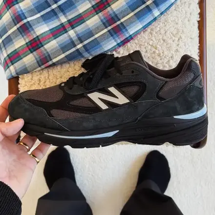 【2026年発売予定】 ニューバランス 990V7 メイド イン USA ブラックセメント/ブラック/ライトアークティックグレー