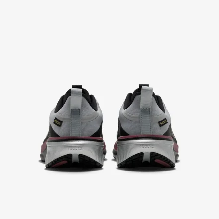 【国内10月26日発売開始】ナイキ ウィメンズ ペガサス 42 ゴアテックス ライトスモークグレー/ピンクスモーク/メタリックシルバー/ミスティックデイツ(IQ0465-001)