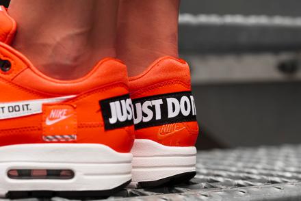 27.0 WMNS AIR MAX 1 LX JUST DO IT